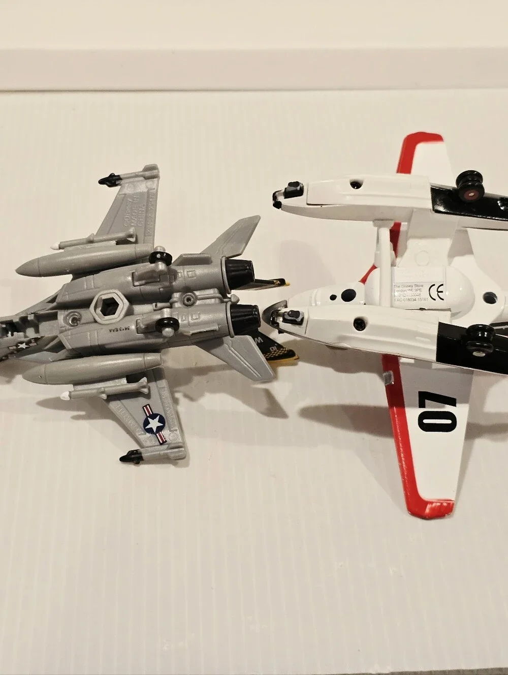 Disney Pixar Deluxe Planes Diecast Aircraft Set Bravo Dusty Crophopper